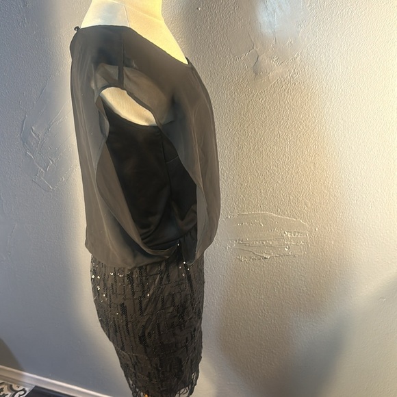 Black short dress by Guess size 8 - Picture 4 of 6